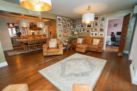 14 Birds Hill, Heath And Reach, Leighton Buzzard, LU7 0AQ