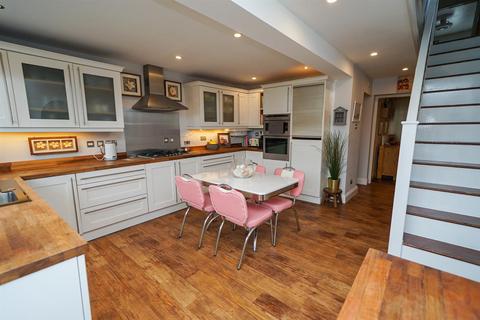 14 Birds Hill, Heath And Reach, Leighton Buzzard, LU7 0AQ