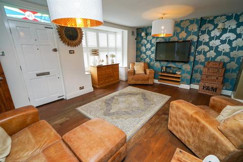 14 Birds Hill, Heath And Reach, Leighton Buzzard, LU7 0AQ