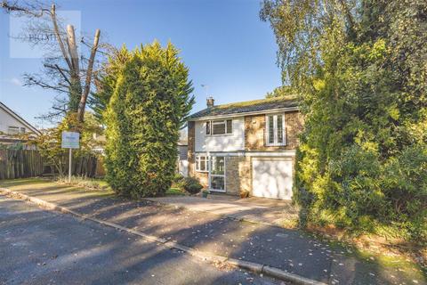 3 bedroom detached house for sale - Franklyn Crescent, Windsor