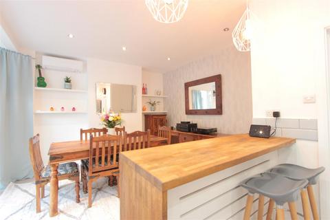 4 bedroom terraced house for sale, Hyde Park Avenue, Winchmore Hill