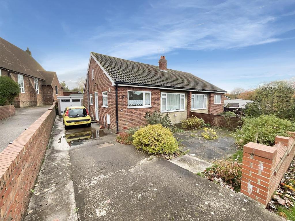 Coldyhill Lane, Scarborough 2 bed semidetached bungalow £220,000