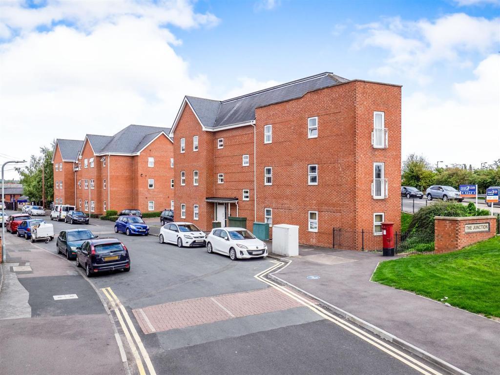 Station Terrace, Hucknall, Nottingham 2 bed flat - £695 pcm (£160 pw)