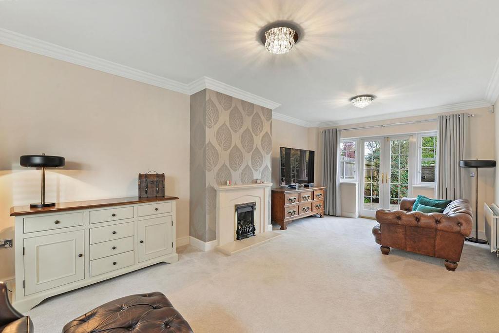 Woodford Grove, Kings Hill 4 bed semidetached house £799,999