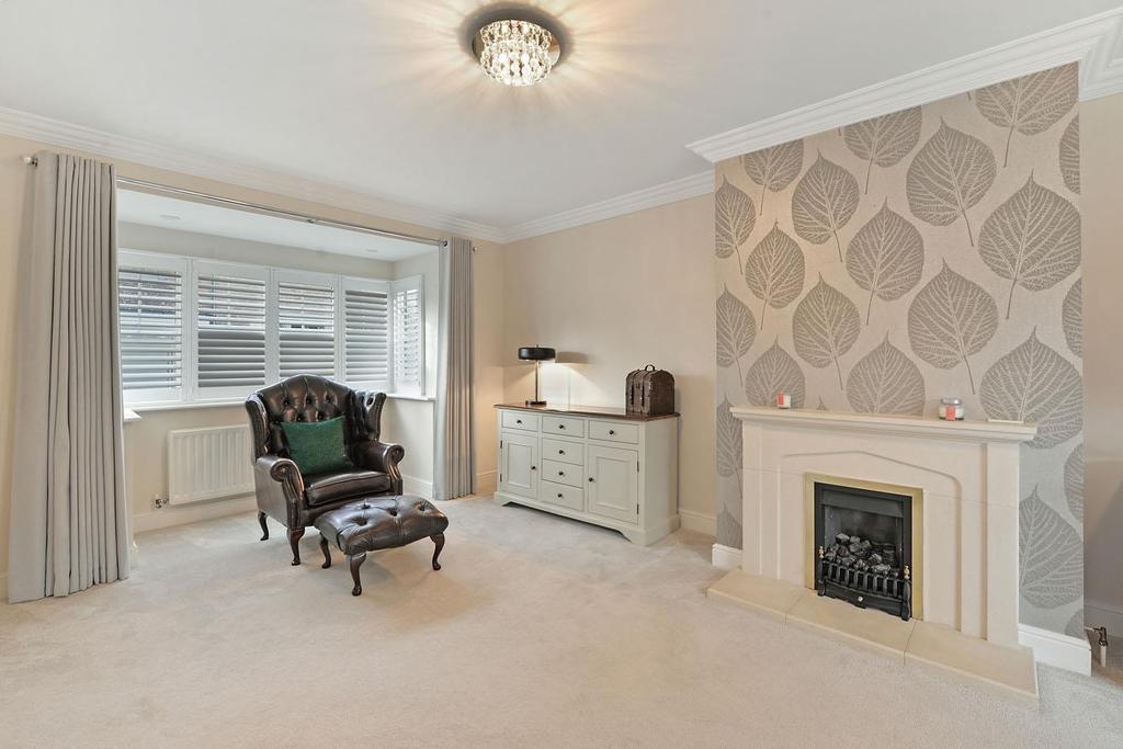 Woodford Grove, Kings Hill 4 bed semidetached house £799,999