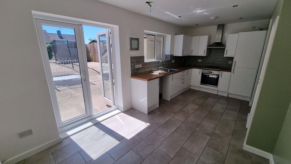 Eagle Close, Rowley Regis 3 bed terraced house £850 pcm (£196 pw)
