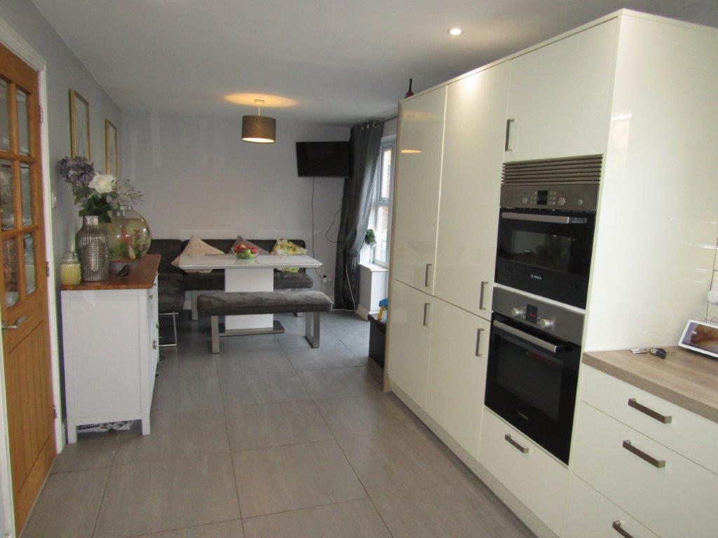 Hunters Row, Boroughbridge, York 4 bed detached house £355,000