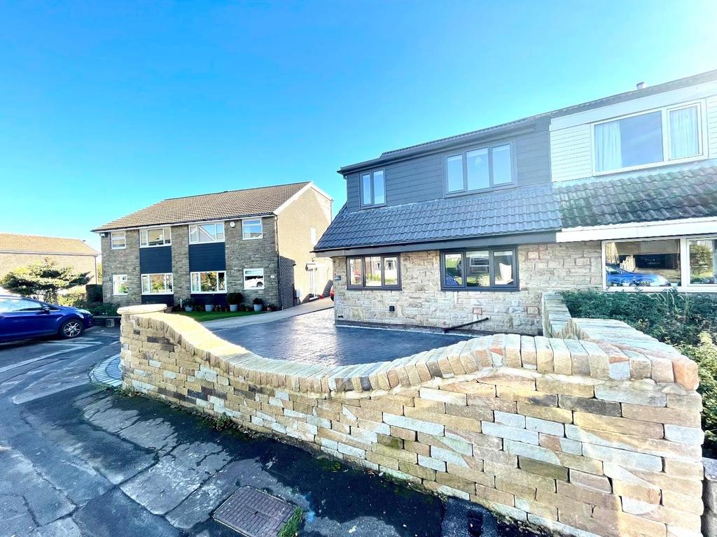 Shannon Drive, Outlane, Huddersfield 4 bed semidetached house £295,000