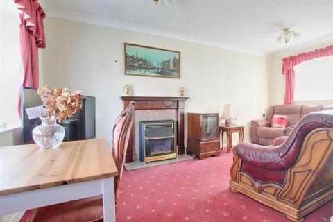 6 Acklam Drive, Hornsea, HU18 1HJ