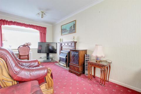 6 Acklam Drive, Hornsea, HU18 1HJ