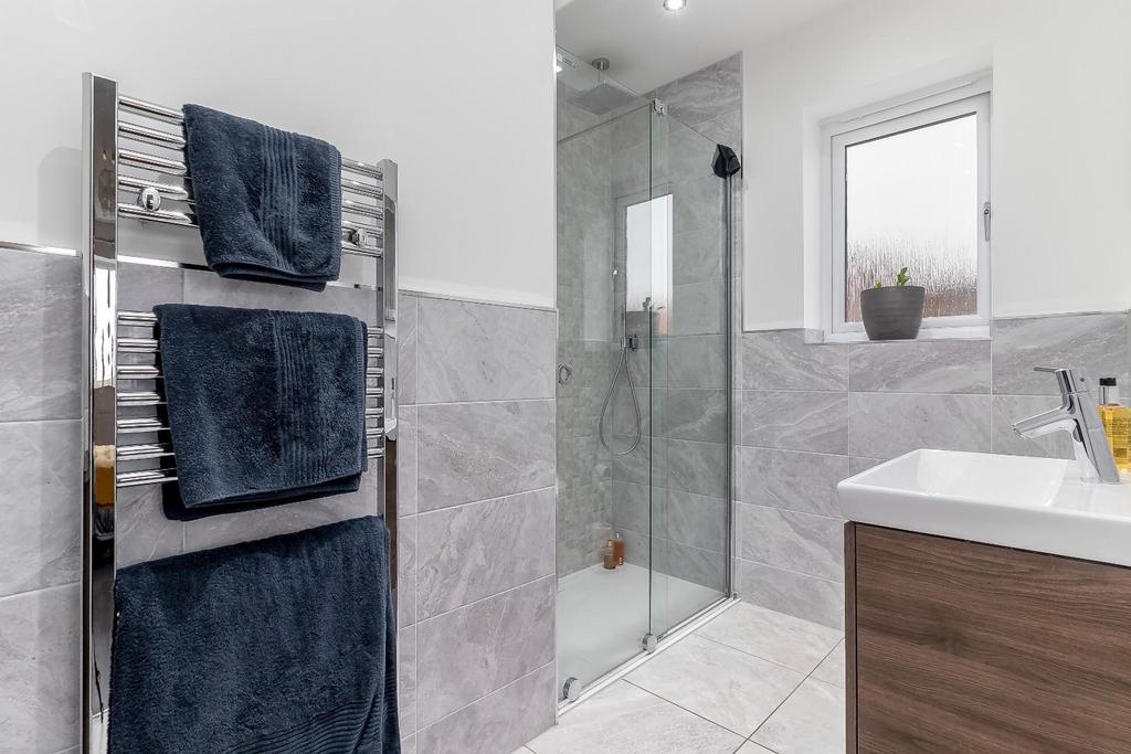 Master Bedroom Ensuite.jpg