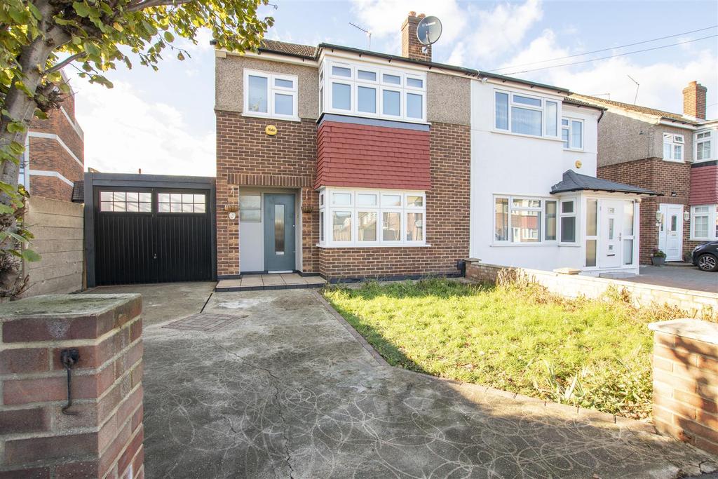 Edinburgh Crescent, Waltham Cross 3 bed semidetached house £525,000