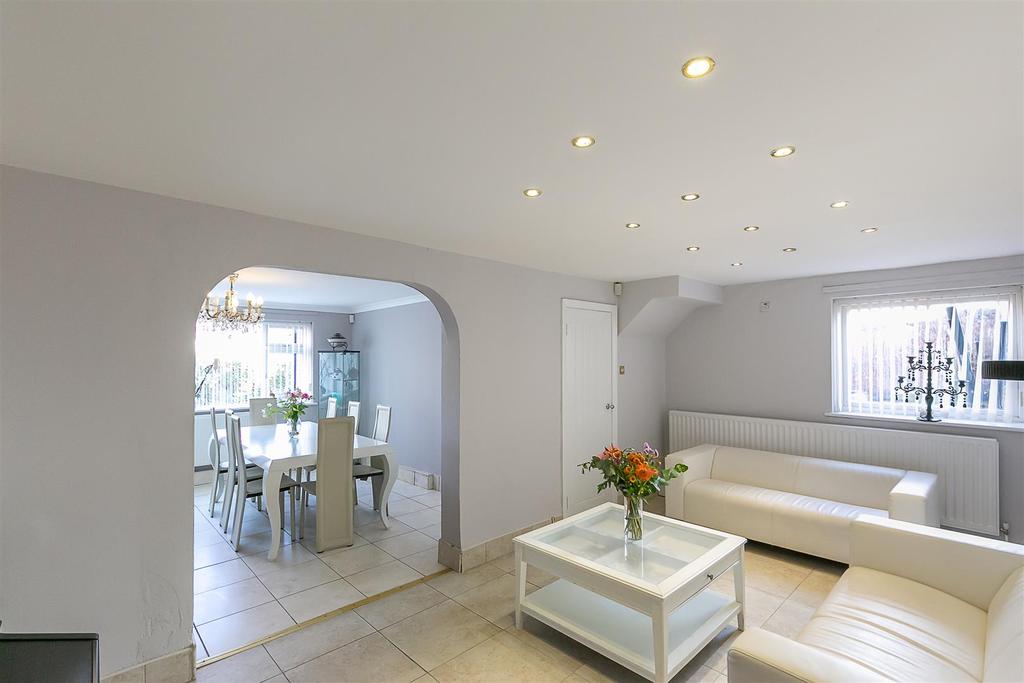 Cheswick Drive, Gosforth, Newcastle upon Tyne 5 bed semidetached house