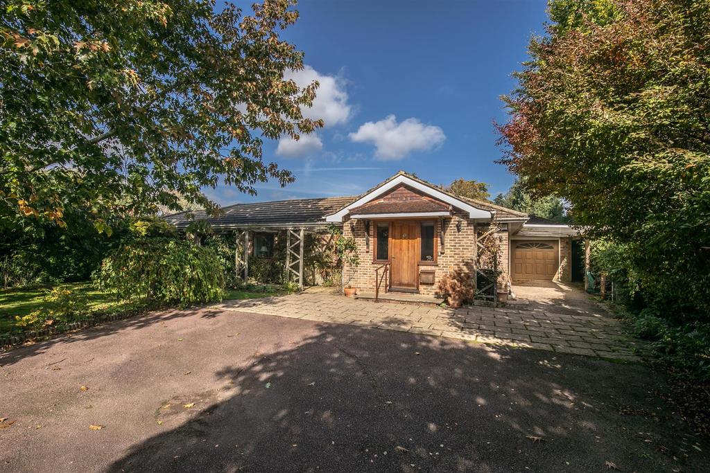 The Drive, Maresfield, Uckfield 3 bed detached house £900,000