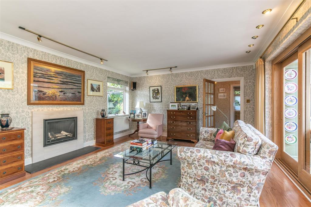 The Drive, Maresfield, Uckfield 3 bed detached house £900,000