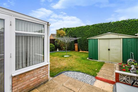 2 bedroom semi-detached bungalow for sale - Birchwood Avenue, Hull