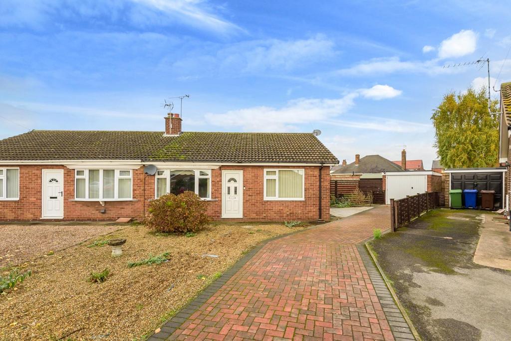 Croft Way, Camblesforth, Selby, YO8 8JJ 3 Bed Semi-detached Bungalow ...