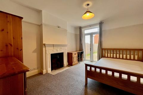 5 bedroom semi-detached house to rent, Windmill Road, Headington, Oxford, Oxfordshire, OX3