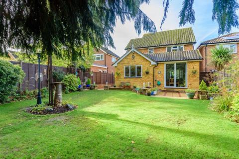3 bedroom detached house for sale - Hillary Drive, Crowthorne, RG45