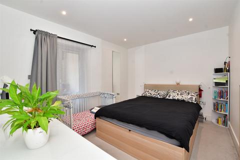 Flat 4, 12 Dagnall Park, London, SE25 5PL