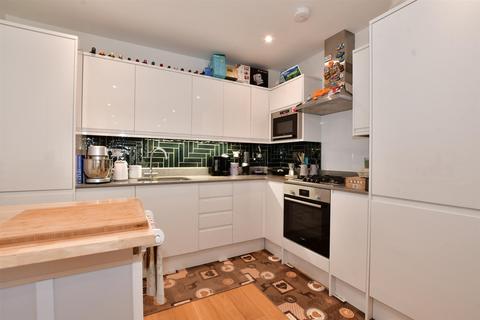Flat 4, 12 Dagnall Park, London, SE25 5PL