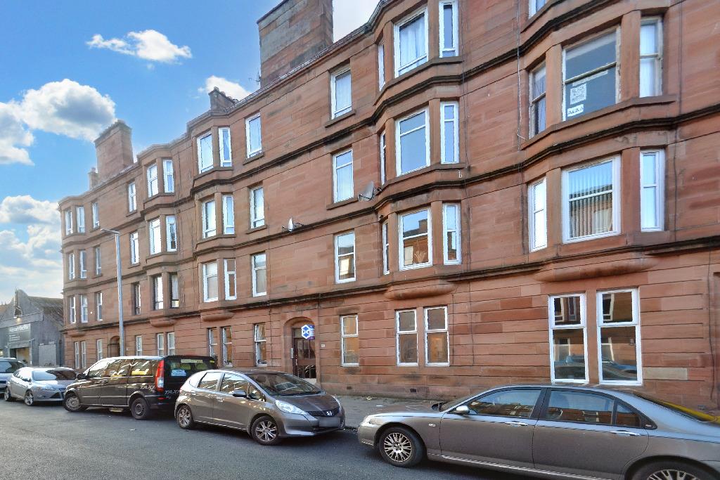 0/2 48 Daisy Street, Govanhill, Glasgow, G42 8HF 2 bed flat - £150,000