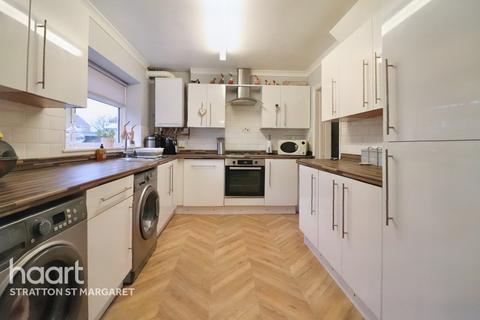 6 Davenham Close, Swindon, SN3 2BZ