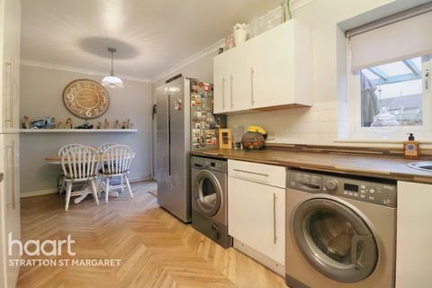 6 Davenham Close, Swindon, SN3 2BZ