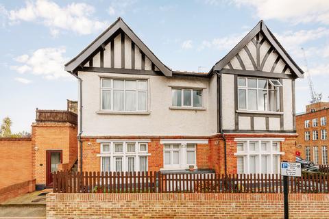 14 Gunnersbury Lane, London, W3 8EB