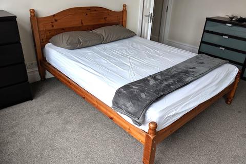 14 Gunnersbury Lane, London, W3 8EB
