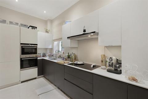 2 bedroom flat for sale, Downe House, West Hill, SW15