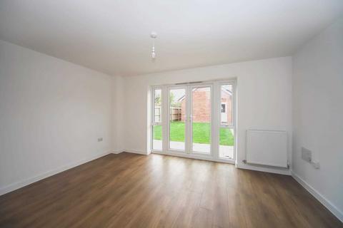 3 bedroom end of terrace house to rent, Horwood Close, Aston Clinton