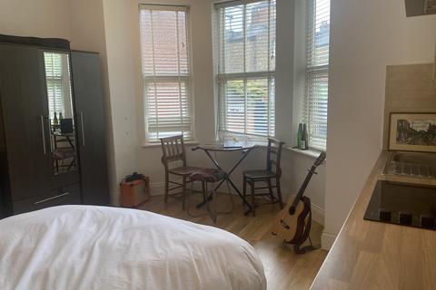 Studio to rent, Sumatra Road Room 1 London NW6 1PL