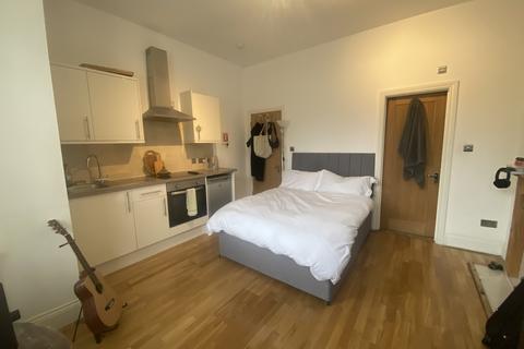 Studio to rent, Sumatra Road Room 1 London NW6 1PL