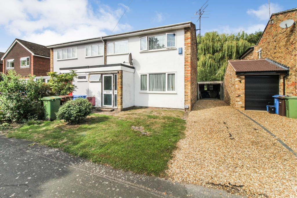 Newton Road, Farnborough, GU14 3 bed semidetached house £400,000