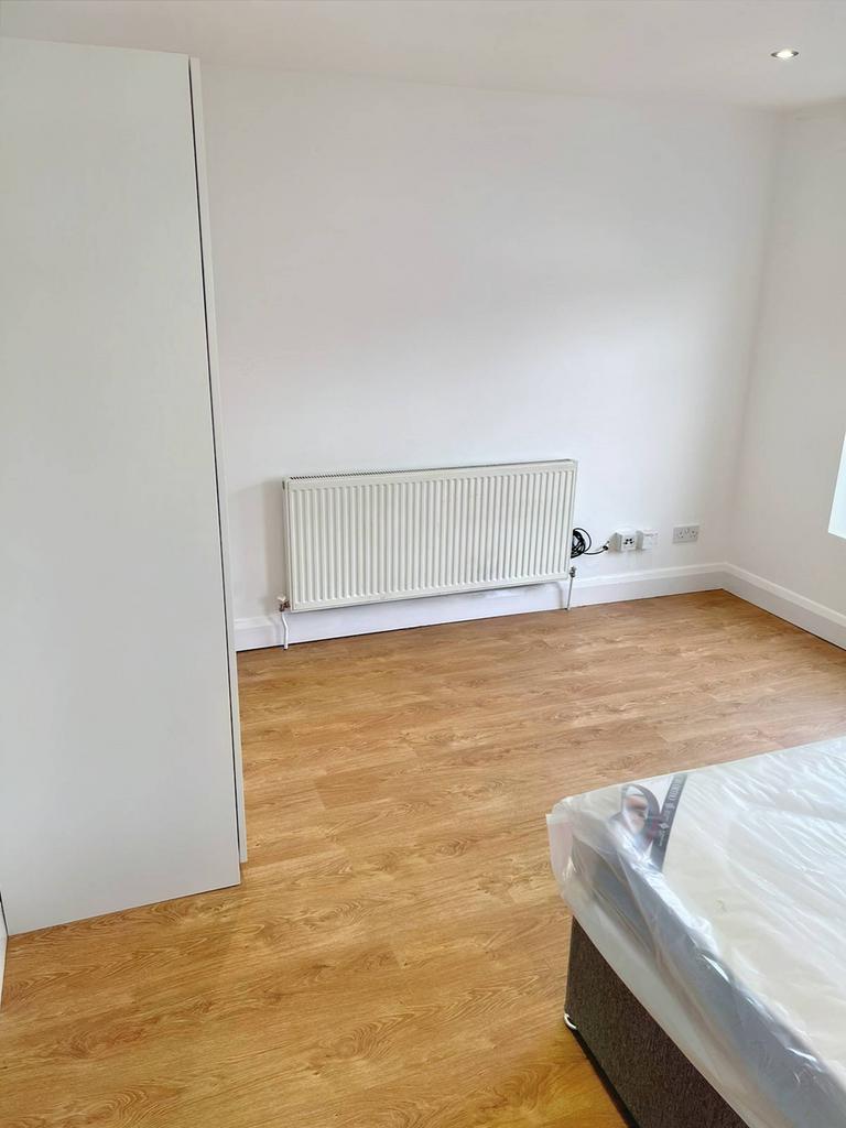 Clarendon Road, Croydon CR0 1 bed in a house share to rent £850 pcm