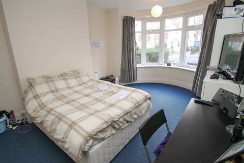 5 bedroom semi-detached house to rent, BILLS INCLUDED - The Turnways, Headingley, Leeds, LS6