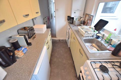 3 bedroom terraced house to rent, Cardigan Road, Reading