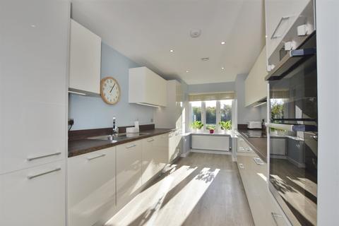 5 bedroom semi-detached house for sale - Steadman Close, Holborough Lakes, Kent