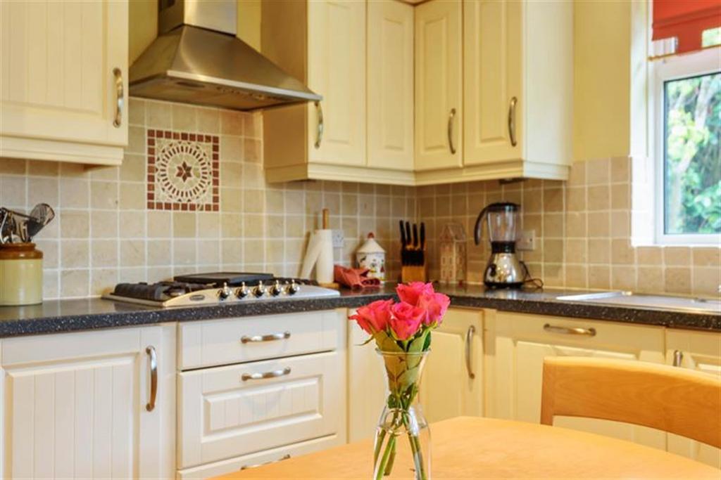 Pulens Lane, Petersfield, GU31 3 bed bungalow £600,000