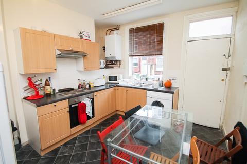 3 bedroom terraced house to rent, BILLS INCLUDED - Welton Grove, Hyde Park, Leeds, LS6