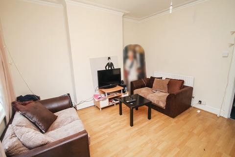 3 bedroom terraced house to rent, BILLS INCLUDED - Welton Grove, Hyde Park, Leeds, LS6