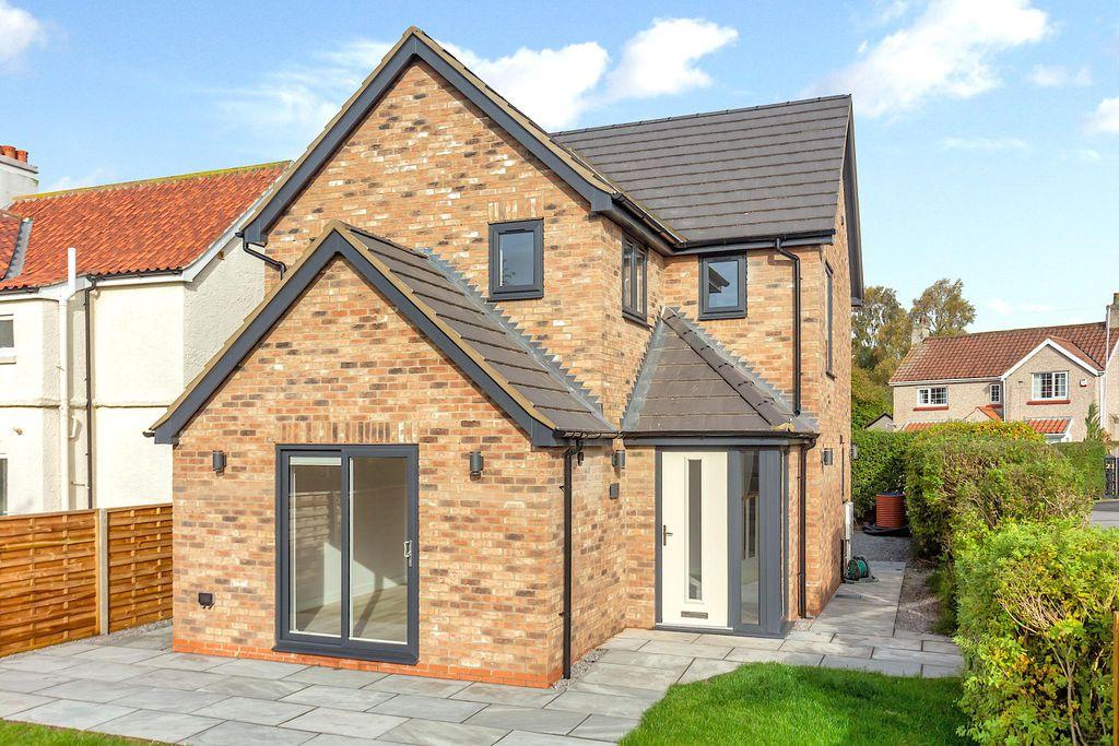 The Avenue, York YO32 3EQ 3 bed detached house £1,950 pcm (£450 pw)