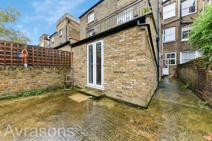 HANDFORTH ROAD, OVAL 3 bed flat £2,899 pcm (£669 pw)