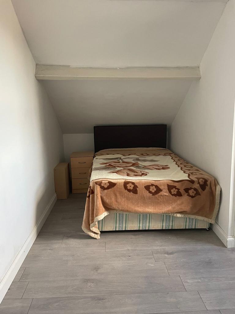 Studio Flat Birmingham All Bills Included Studio £900 pcm (£208 pw)