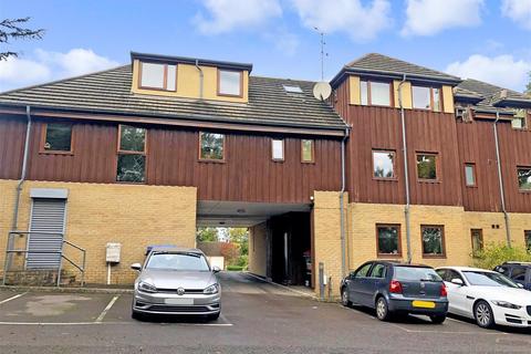 2 bedroom apartment for sale - Oakwood Court, Crawley, West Sussex