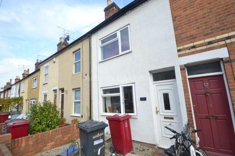 3 bedroom terraced house to rent, Blenheim Gardens, Reading