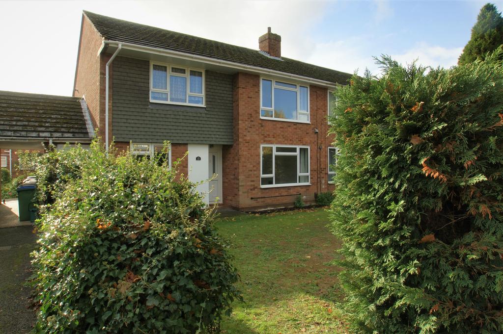 Thrupps Lane, Hersham KT12 2 bed ground floor £1,295 pcm