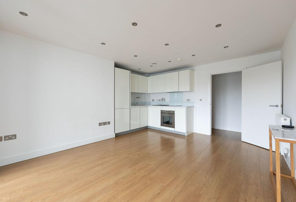 Landmark House, Loughton, Essex 2 bed apartment £1,700 pcm (£392 pw)