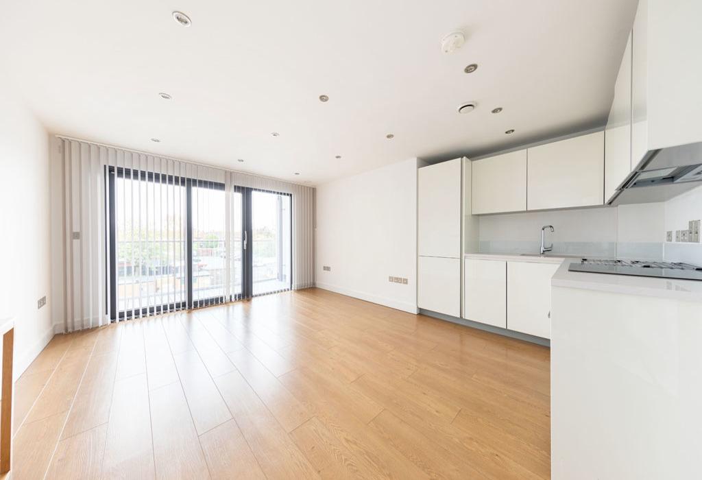 Landmark House, Loughton, Essex 2 bed apartment £1,700 pcm (£392 pw)